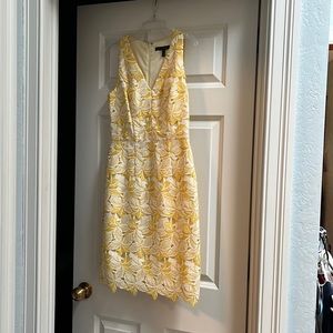 Size 00 yellow and white flowered dress